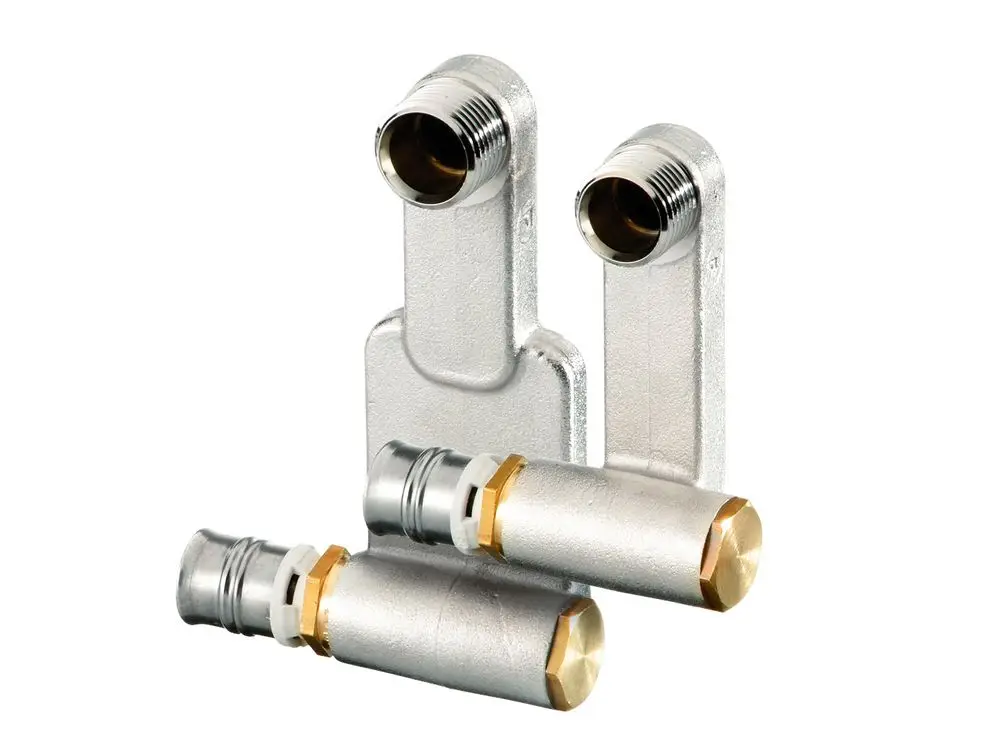 Set mit zwei HK-Anschlüssen von Fränkische, aus Metall mit einer Verbindung für G1/2 und Kappen. Die Teile sind schlicht und ohne zusätzliche Markierungen.